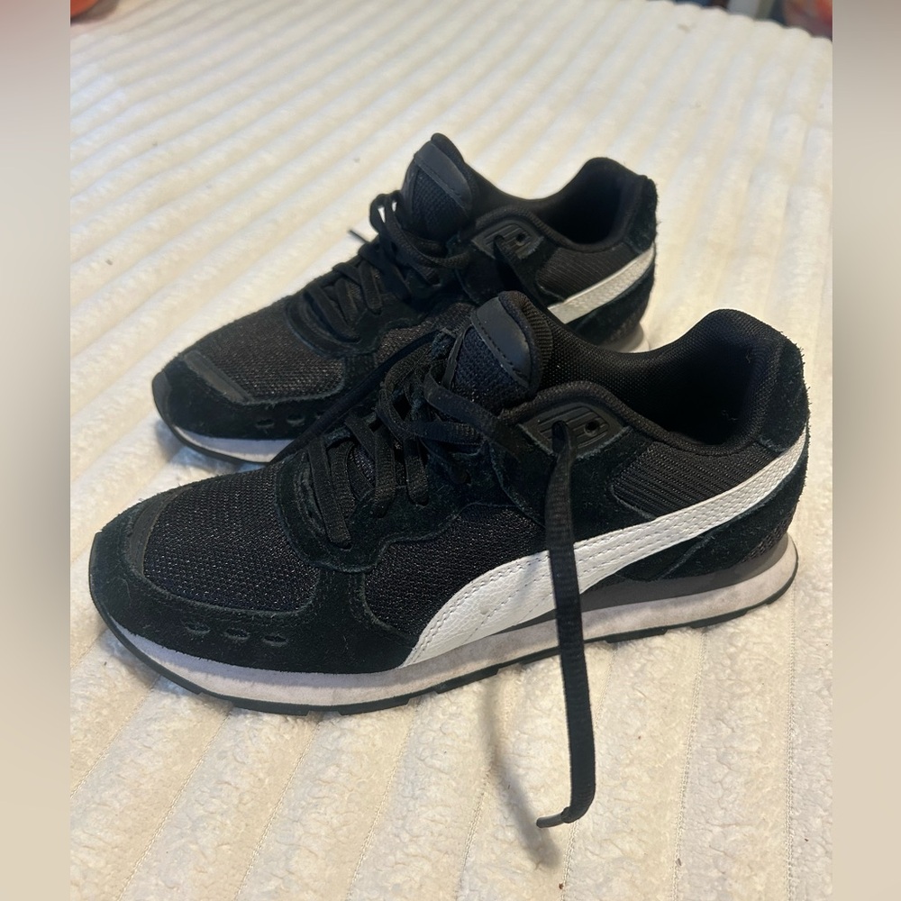 Puma Women’s Sneakers Size 6.5 US // HARDLY WORN// Memory Foam Inside